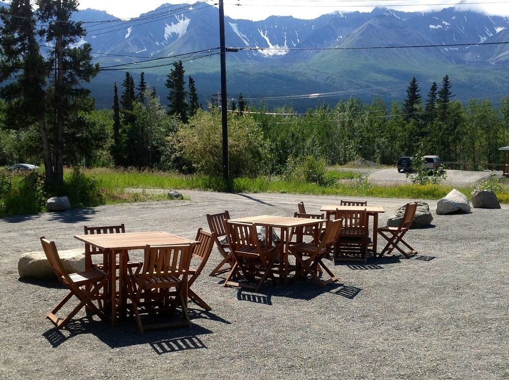 Parkside Inn Haines Junction Exterior foto